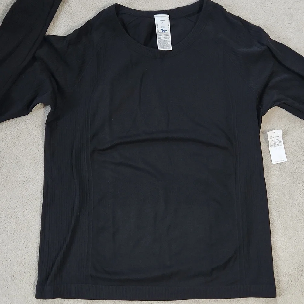 Fitted Athleisure Long Sleeve Crew Neck Black Top - Large NWT
